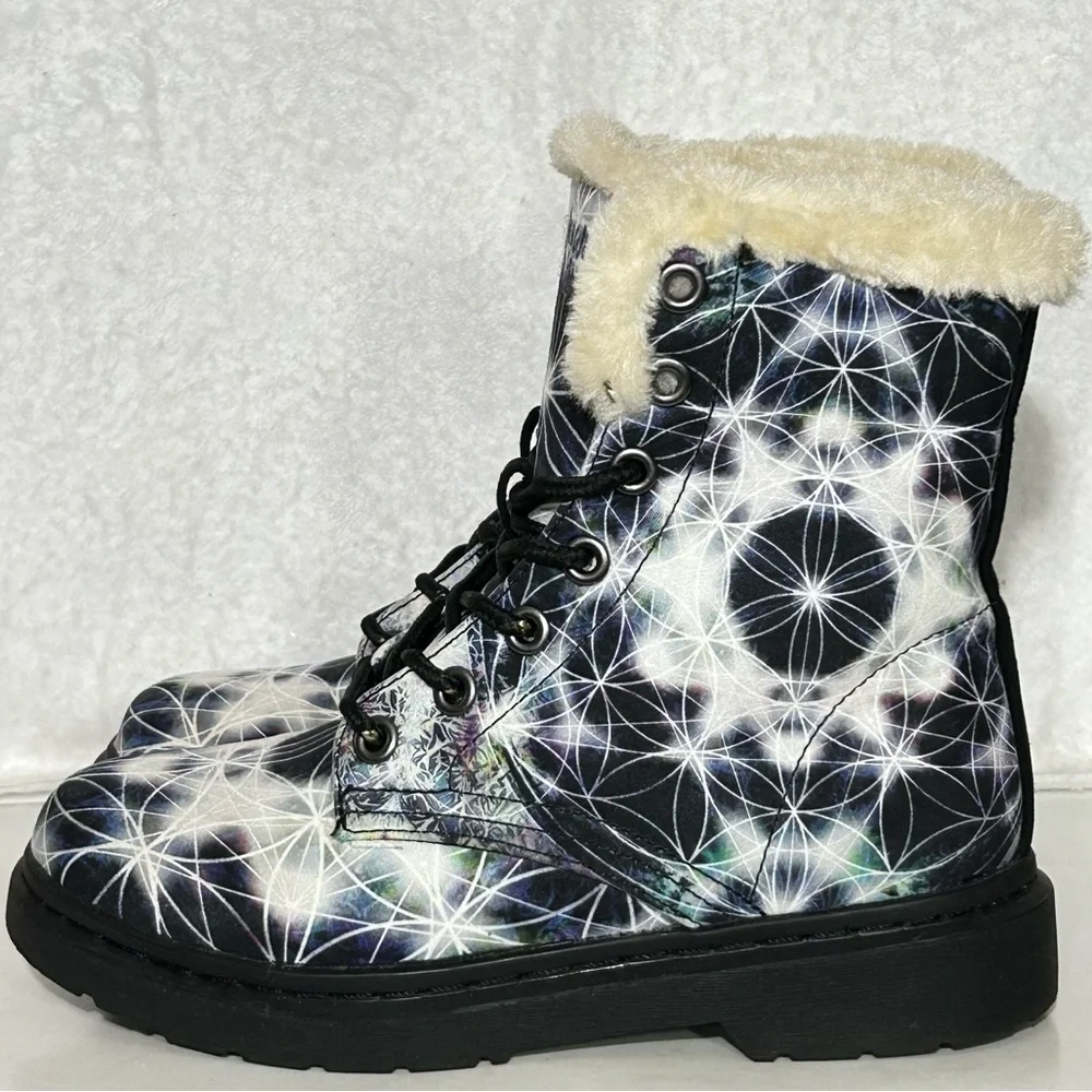 Yes We Vibe Girls Black/White Circle of Life Faux Fur Fall/Winter Boots SZ 3.5M